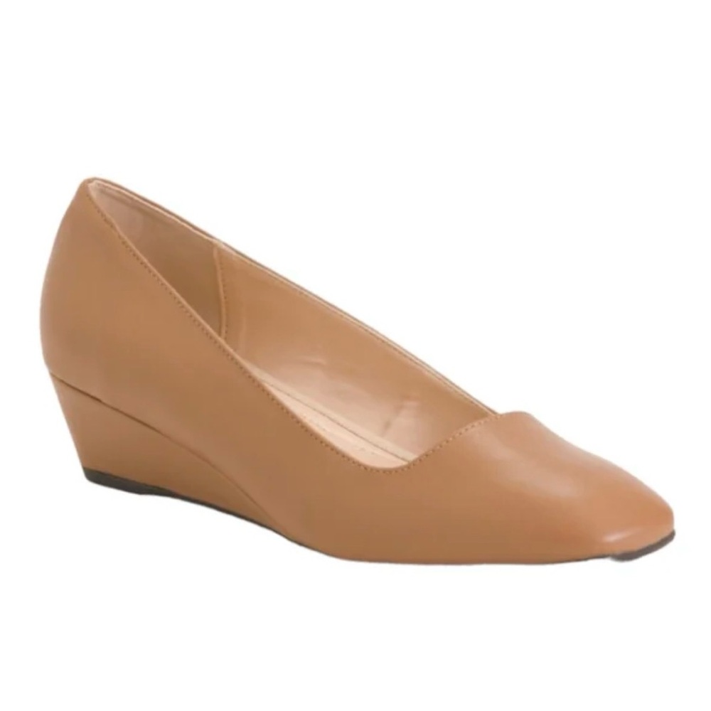Adrienne Vittadini Tan Wedge Heel Shoes. NWOT. Size 7.